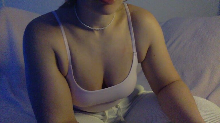 PeachyVelvetBunny's Streamate show and profile