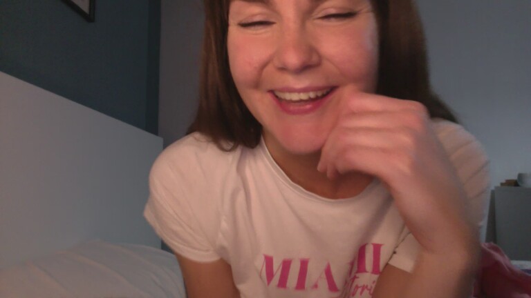 LittleMissFoxx's Streamate show and profile