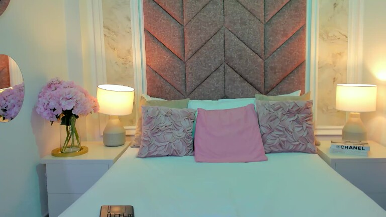 ScarletShinee's Streamate show and profile